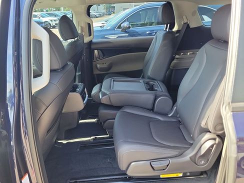 New 2026 Kia Carnival FWD image 15