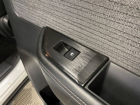 Used 2023 Nissan Rogue SV image 16