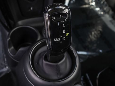 Used 2023 MINI Cooper 2-Door Hardtop FWD image 23