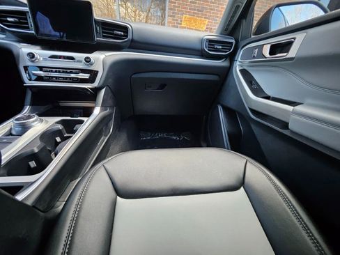 Used 2022 Ford Explorer XLT w/ Equipment Group 202A image 50