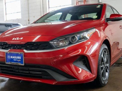 Used 2024 Kia Forte LXS w/ LXS Technology Package FWD image 2