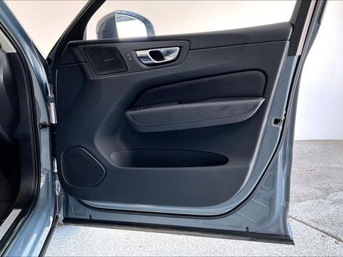 Certified 2023 Volvo XC60 B5 Plus AWD/4WD image 24