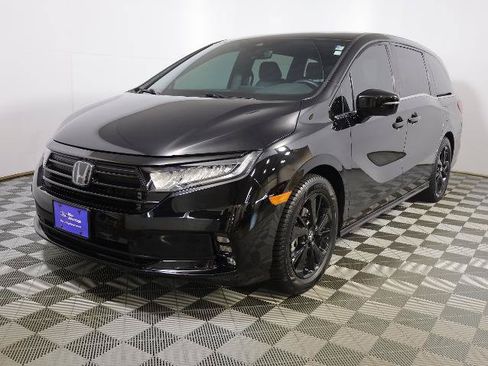 Used 2024 Honda Odyssey Sport image 3