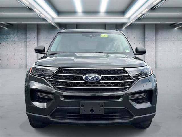 Used 2023 Ford Explorer XLT AWD/4WD image 2