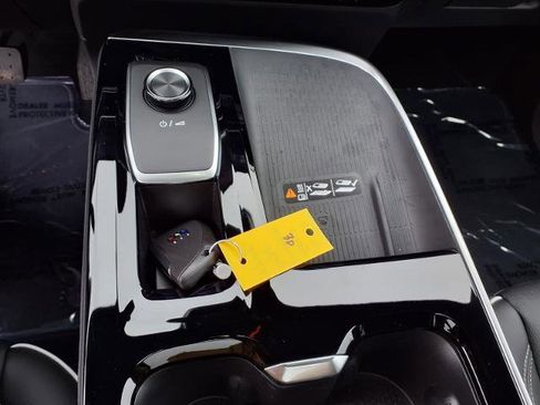 Used 2025 Buick Enclave Preferred w/ Power Package image 8