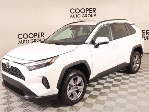 Used 2025 Toyota RAV4 XLE FWD image 9