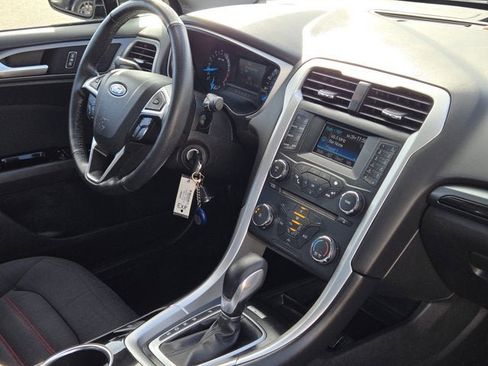 Used 2013 Ford Fusion SE image 8