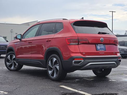Certified 2023 Volkswagen Taos SE w/ Panoramic Sunroof Package AWD/4WD image 5