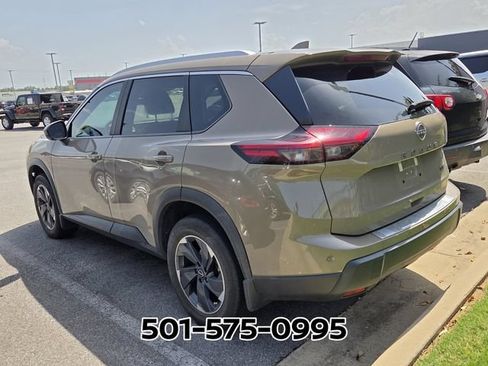 Used 2024 Nissan Rogue SV w/ SV Premium Package FWD image 2