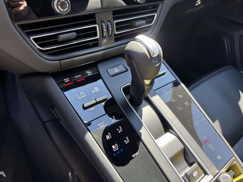 New 2026 Porsche Macan image 35