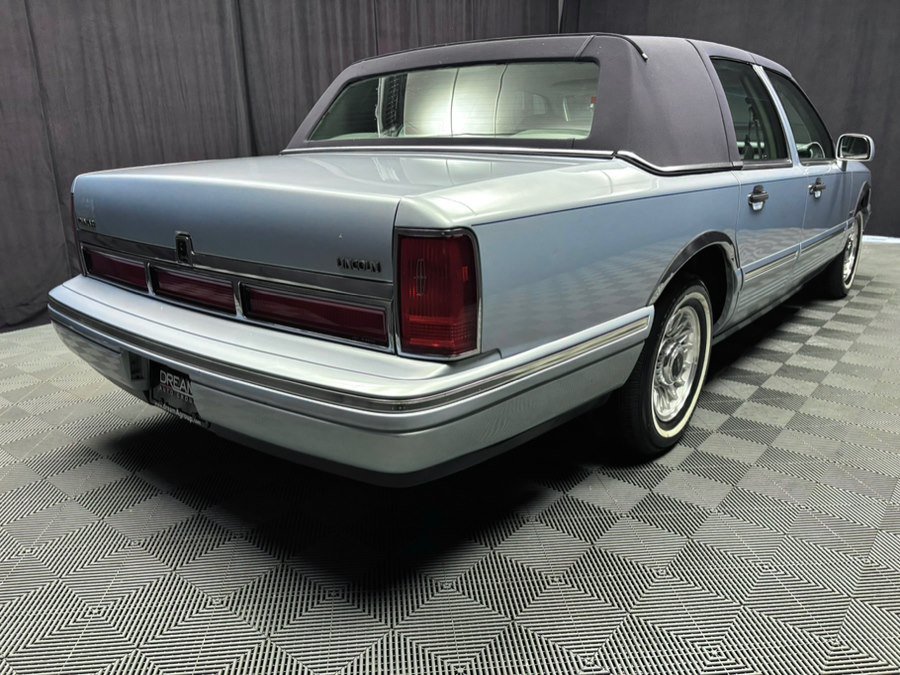 Used 1997 Lincoln Town Car Executive RWD image 7