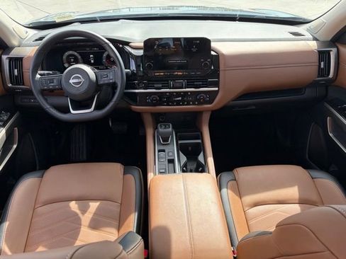 Used 2025 Nissan Pathfinder Platinum w/ Cargo Package image 14