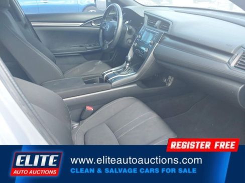 Used 2018 Honda Civic Sport image 9