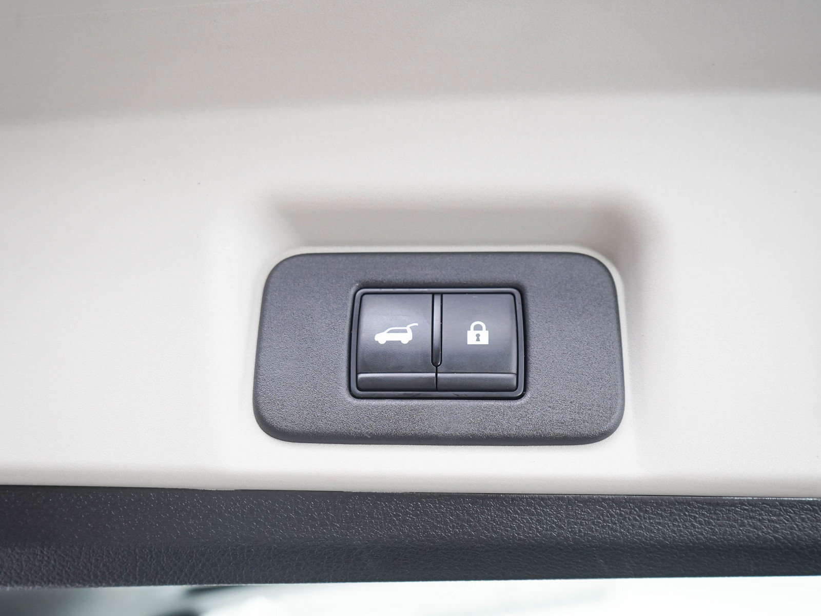 Used 2024 Nissan Ariya AWD image 12