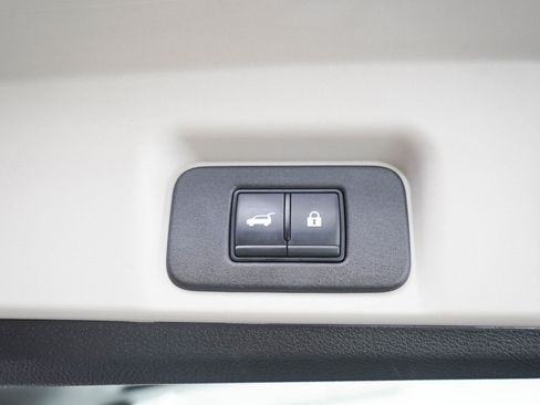 Used 2024 Nissan Ariya AWD image 12