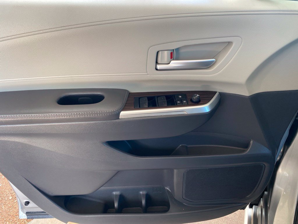 Used 2023 Toyota Sienna XLE FWD image 28