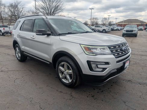 Used 2017 Ford Explorer XLT w/ Equipment Group 202A image 1