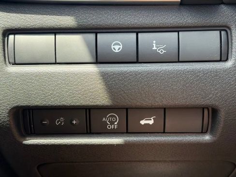 Used 2025 Nissan Rogue SL w/ SL Premium Package FWD image 35