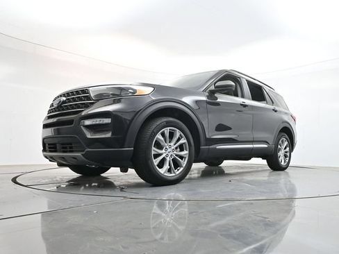 Used 2023 Ford Explorer XLT w/ Equipment Group 202A AWD/4WD image 19