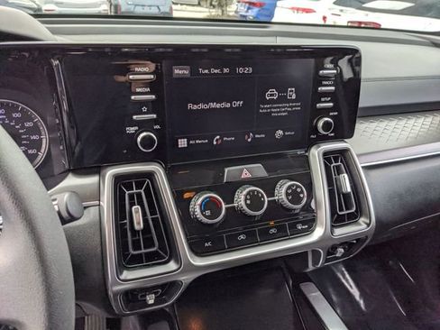 Used 2022 Kia Sorento LX image 20
