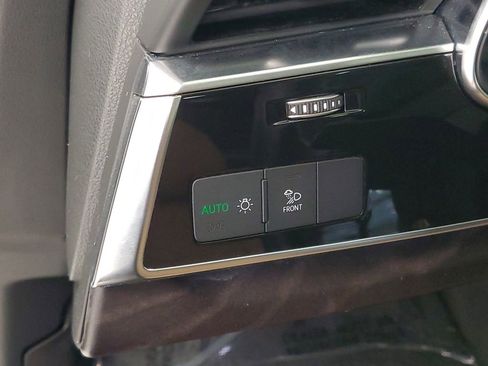 Used 2019 Audi Q8 Premium w/ Convenience Package image 13