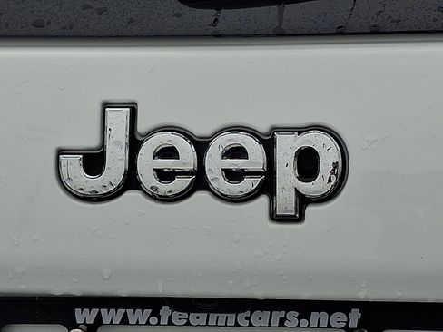 Used 2021 Jeep Cherokee Latitude Lux w/ Comfort/Convenience Group image 36