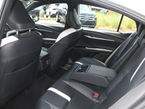 Used 2025 Toyota Camry SE FWD image 14