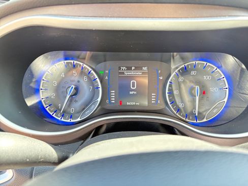 Used 2018 Chrysler Pacifica Touring Plus FWD image 14