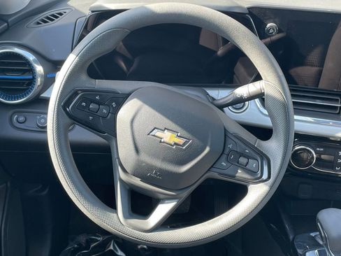 Used 2025 Chevrolet Trax LT image 25