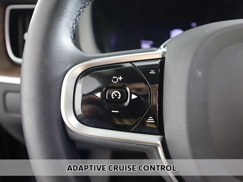 Used 2023 Volvo XC60 B5 Plus w/ Climate Package image 5