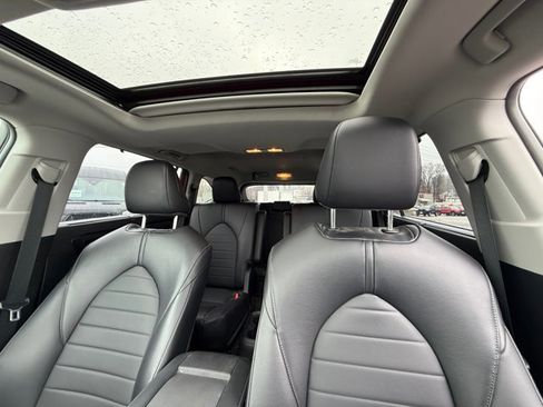 Certified 2022 Toyota Highlander XLE image 22