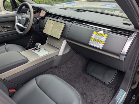 New 2026 Land Rover Range Rover SV image 34