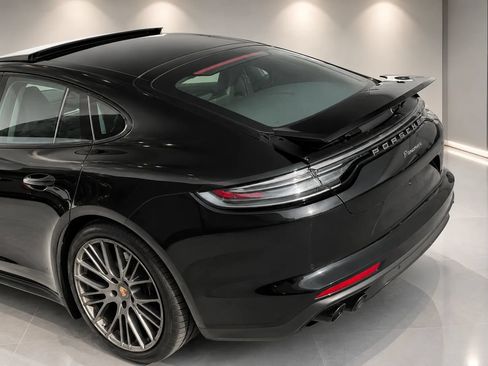 Used 2023 Porsche Panamera image 6
