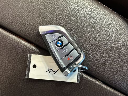 Used 2022 BMW 740i w/ M Sport Package RWD image 28
