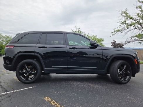 Used 2024 Jeep Grand Cherokee Altitude AWD/4WD image 23