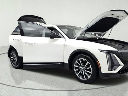 Used 2024 Cadillac Lyriq Sport RWD image 11