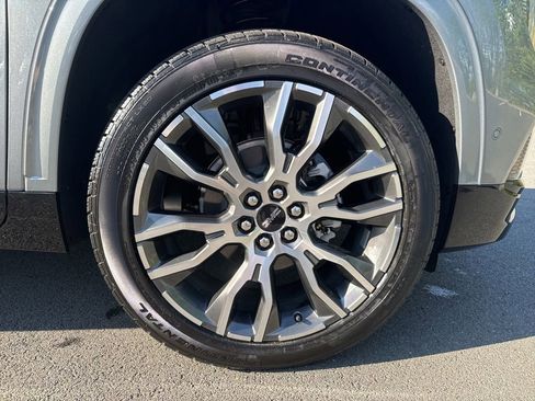 New 2026 GMC Acadia Denali Ultimate w/ LPO, Floor Liner Package AWD/4WD image 9