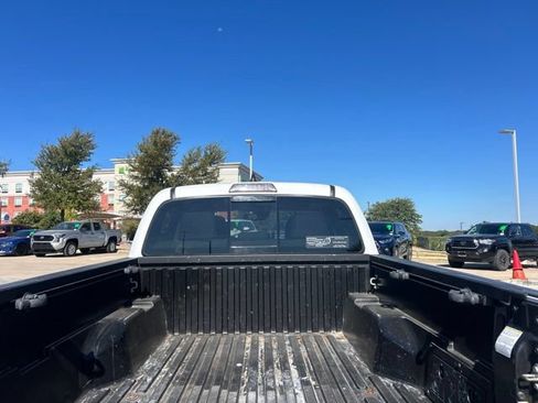 Used 2020 Toyota Tacoma SR5 w/ Technology Package AWD/4WD image 10