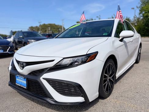 Used 2021 Toyota Camry SE FWD image 9