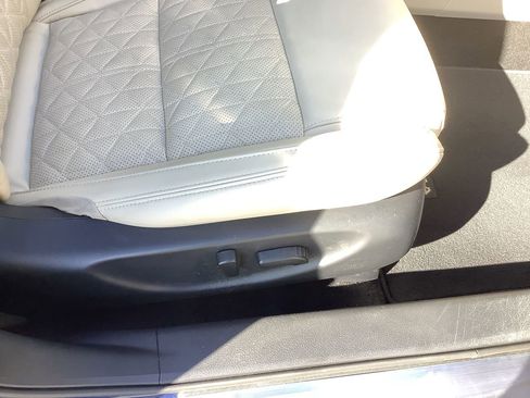 Used 2018 Nissan Maxima Platinum image 34