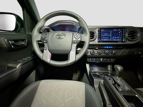 Used 2022 Toyota Tacoma TRD Sport w/ Technology Package AWD/4WD image 31