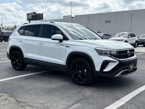 Used 2023 Volkswagen Taos SE image 3