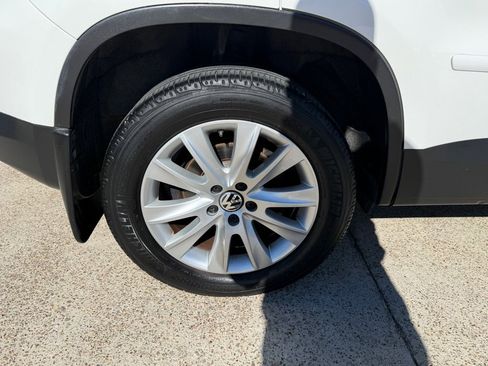 Used 2009 Volkswagen Tiguan SE image 13
