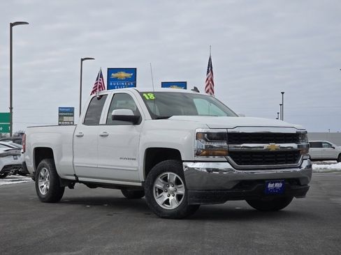 Used 2018 Chevrolet Silverado 1500 LT image 2