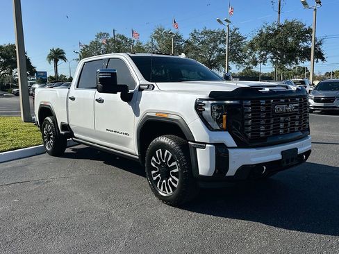 Used 2025 GMC Sierra 2500 Denali Ultimate image 4