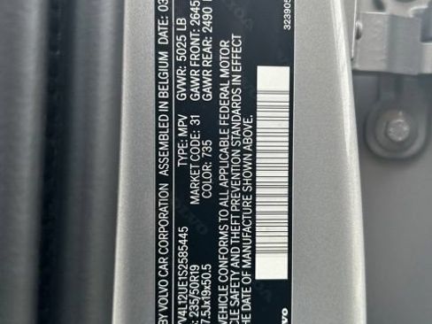 Certified 2025 Volvo XC40 B5 Plus AWD/4WD image 29