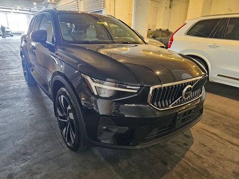 Certified 2024 Volvo XC40 B5 Plus w/ Climate Package AWD/4WD image 4