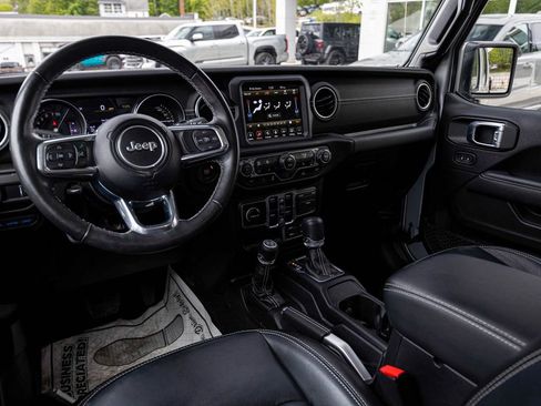 Used 2023 Jeep Wrangler Unlimited Sahara w/ Cold Weather Group AWD/4WD image 17
