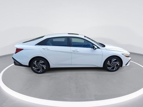 New 2026 Hyundai Elantra Limited FWD image 4