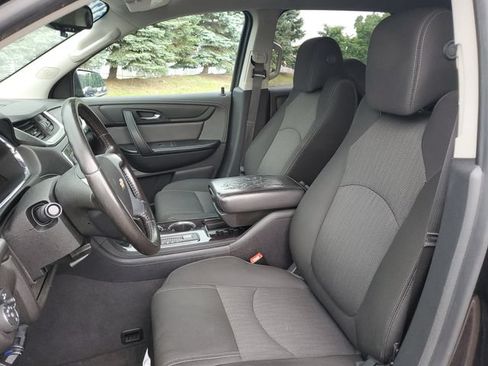 Used 2017 Chevrolet Traverse LT w/ Style and Technology Package FWD image 5